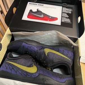 New Nike mamba rage shoes

Size 12
